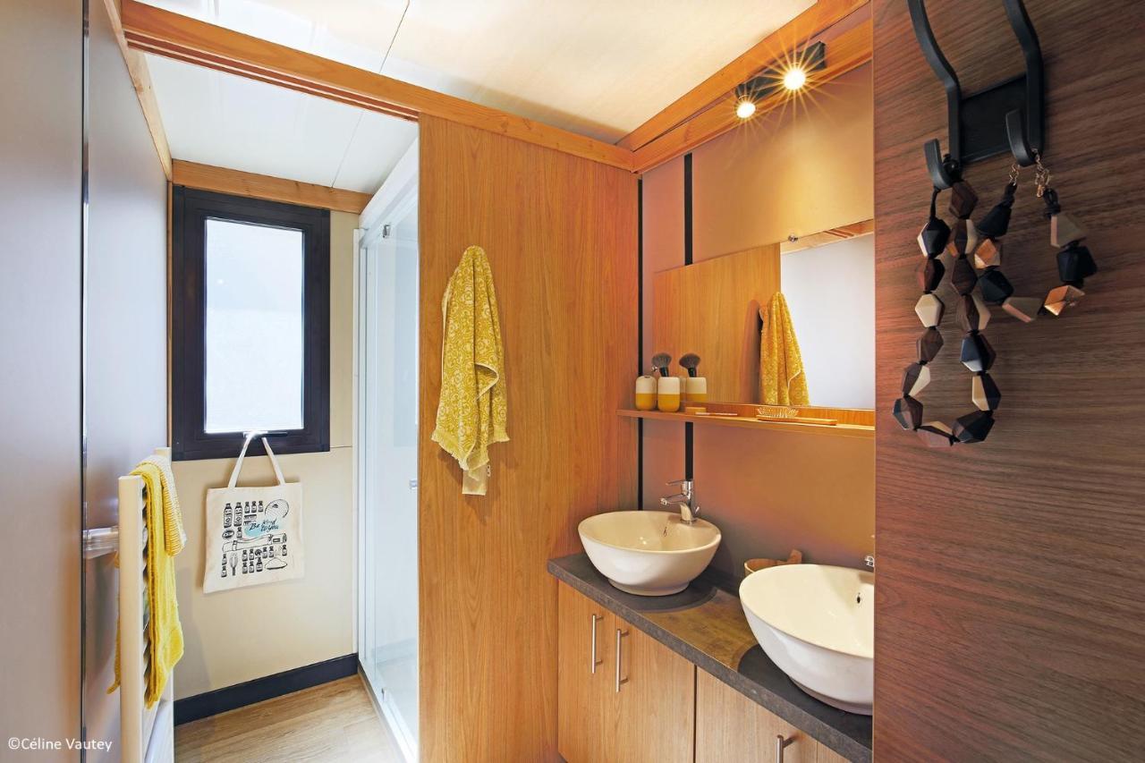 Camping Des Loisirs Evron Hotel Ngoại thất bức ảnh