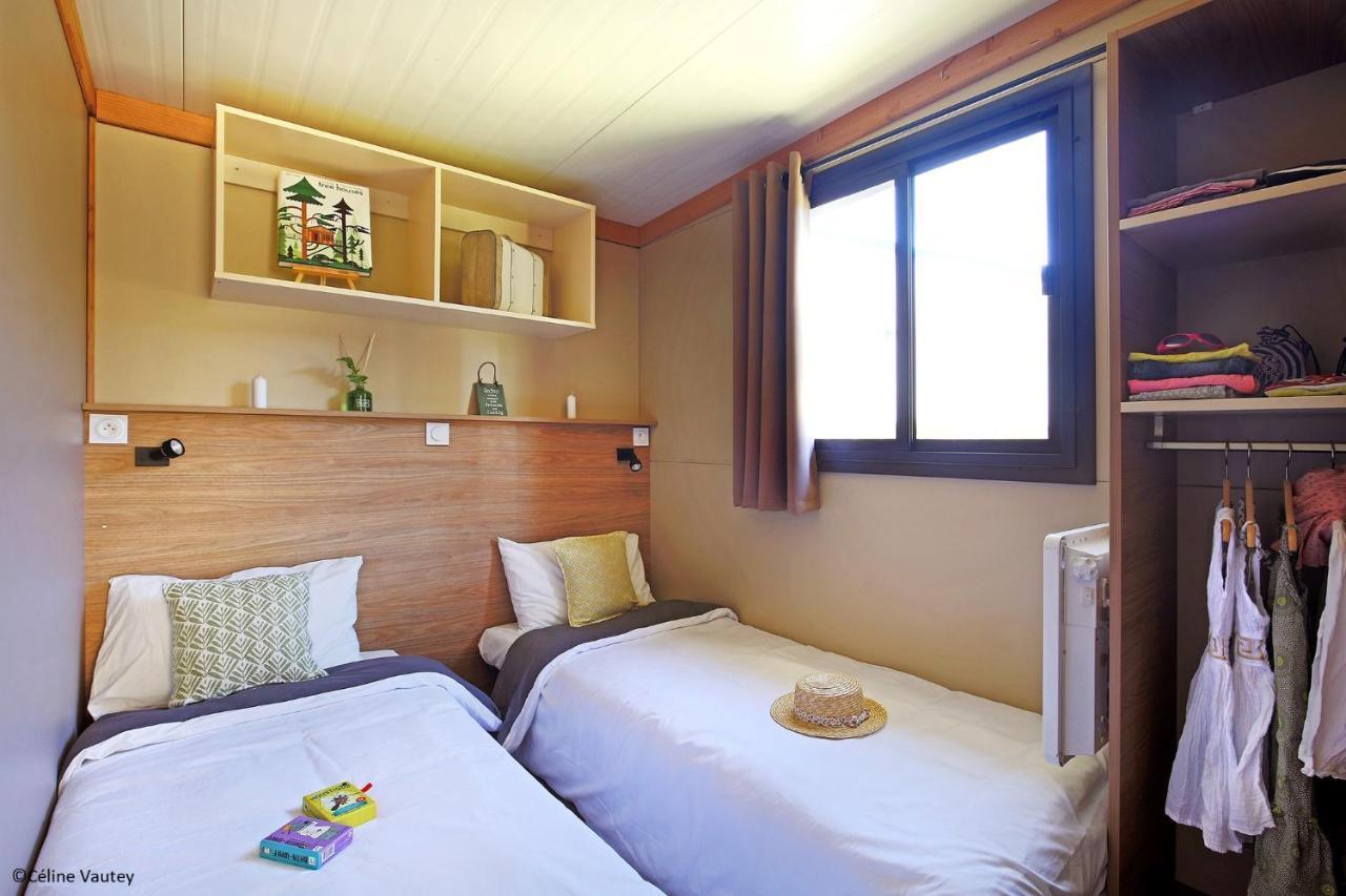 Camping Des Loisirs Evron Hotel Ngoại thất bức ảnh