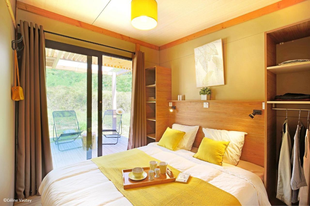 Camping Des Loisirs Evron Hotel Ngoại thất bức ảnh