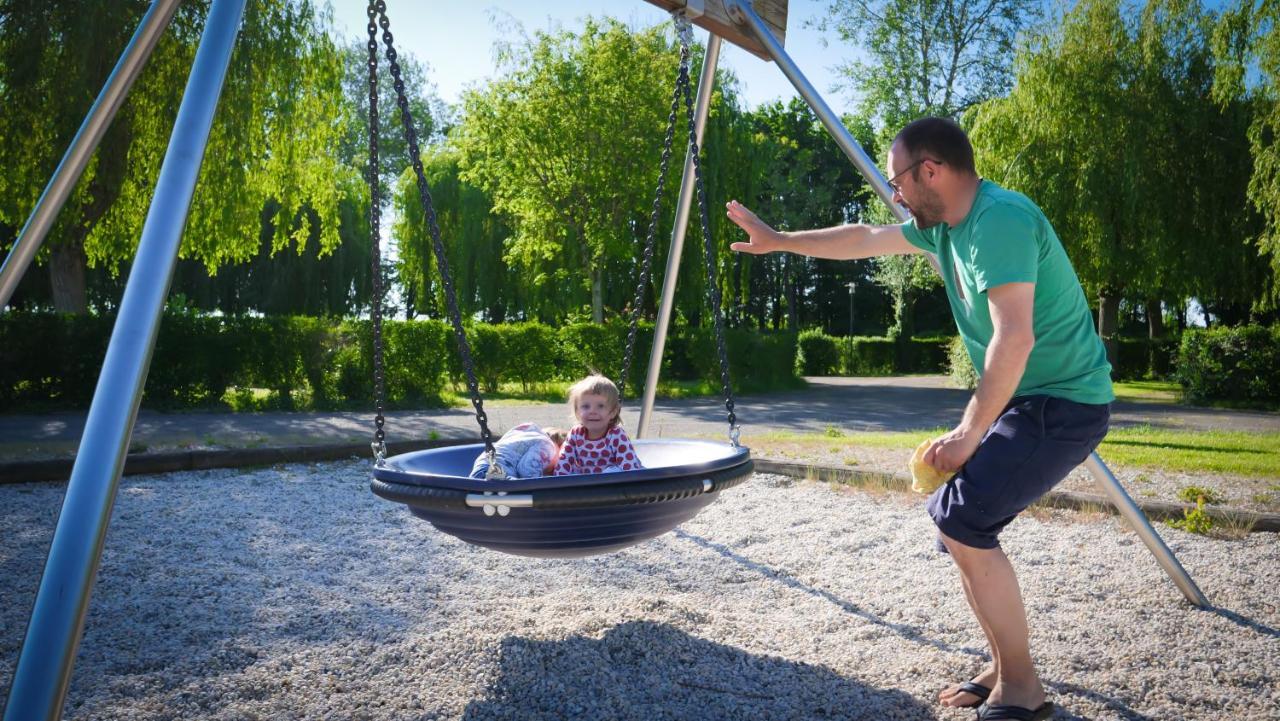 Camping Des Loisirs Evron Hotel Ngoại thất bức ảnh