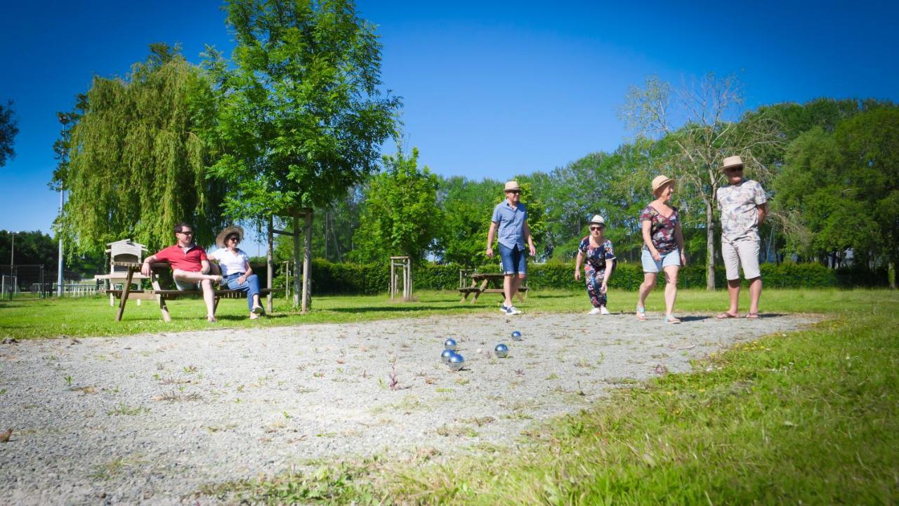 Camping Des Loisirs Evron Hotel Ngoại thất bức ảnh
